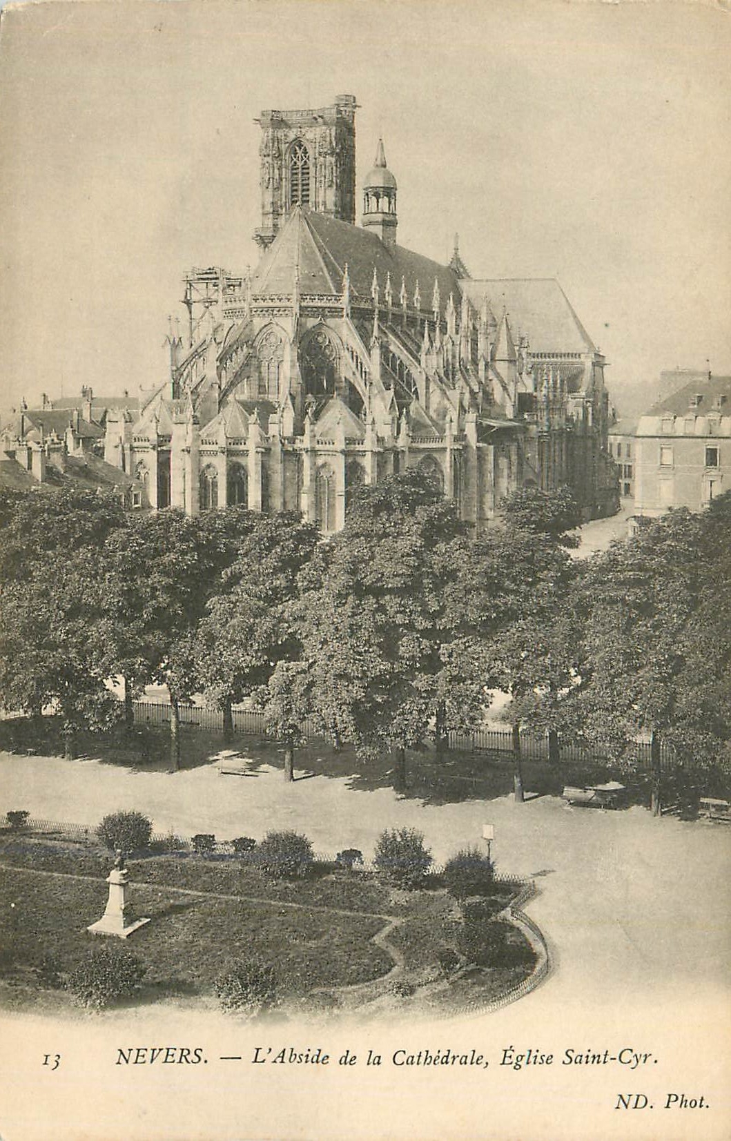 CPA Nevers L'Abside de la Cathedrale Eglise Saint Cyr 