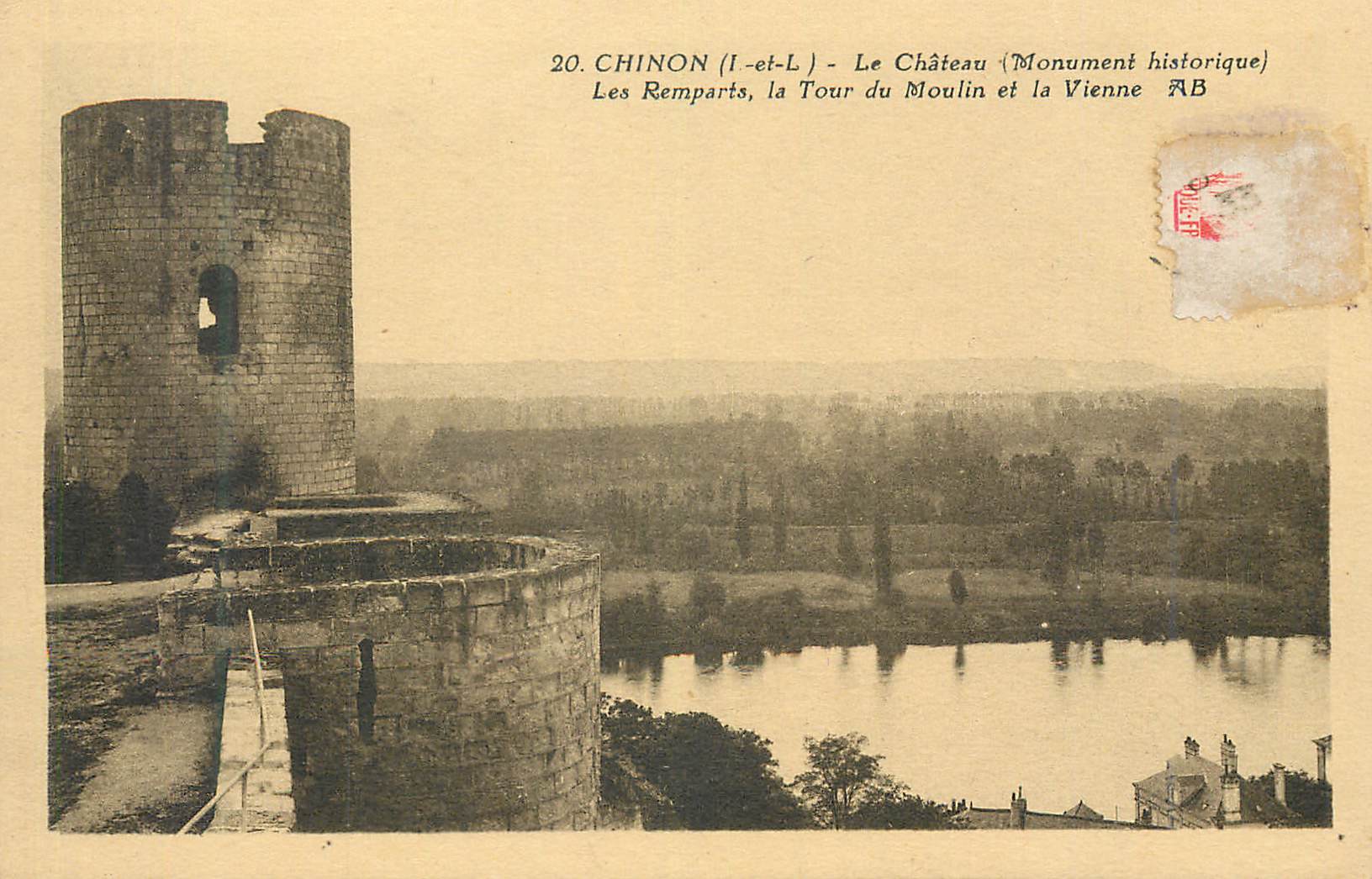 CPA Chinon Le Chateau Les Remparts la Tour du Moulin et la Vienne 