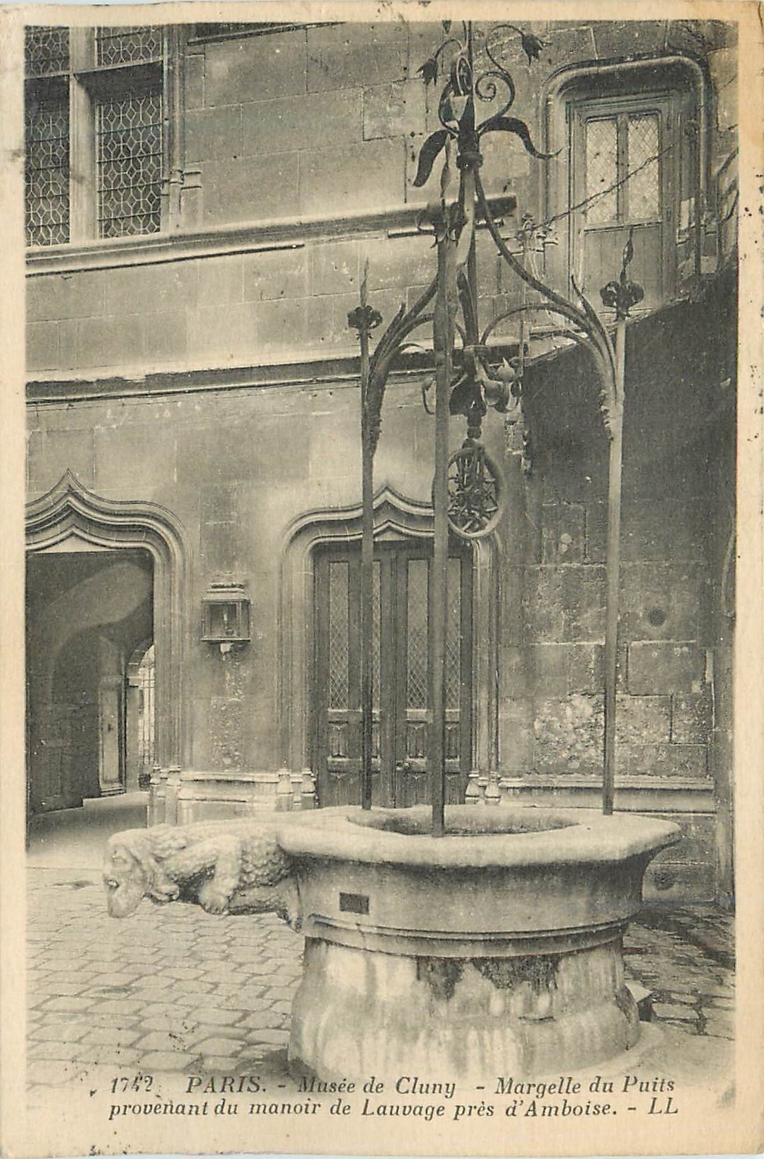 CPA Paris Musee de Cluny Margelle du Puits provenant du manoir de Lauvage pres d Amboise 