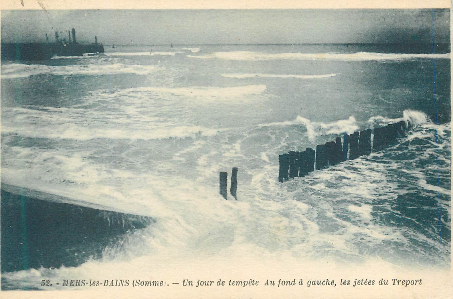 CPA Mers les Bains Somme Un jour de tempete Au fond a gauche les jetees du Treport 