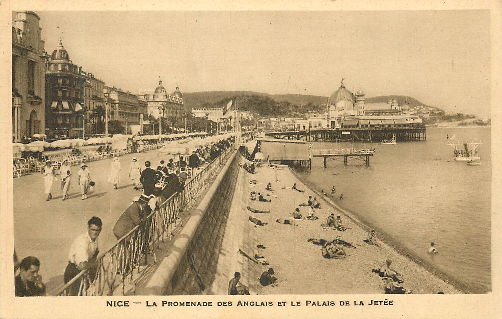 CPA Nice La Promenade des Anglais et le Palais de la Jetee 