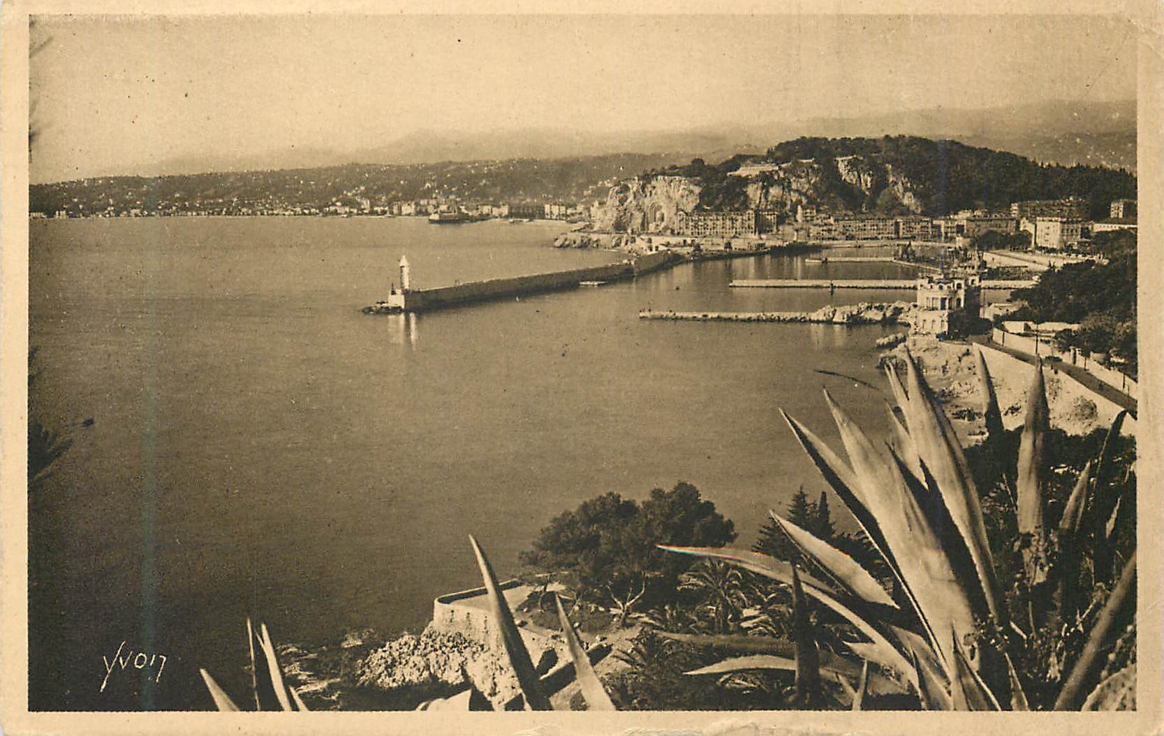 CPA Nice Alpes Maritimes Vue generale prise de la Mayenne Corniche 