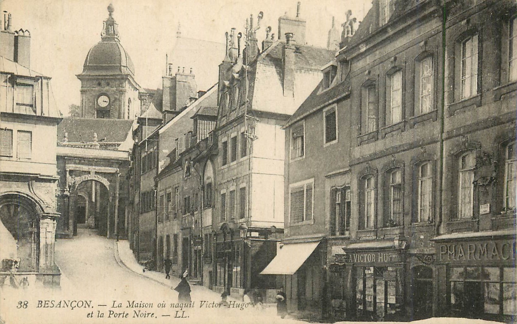 CPA Besancon La Maison ou naquil Victor Hugo et la Porte Noire 