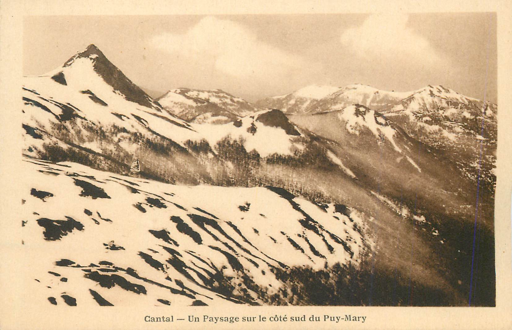 CPA Cantal Un paysage sur le cote sud du Puy Mary 