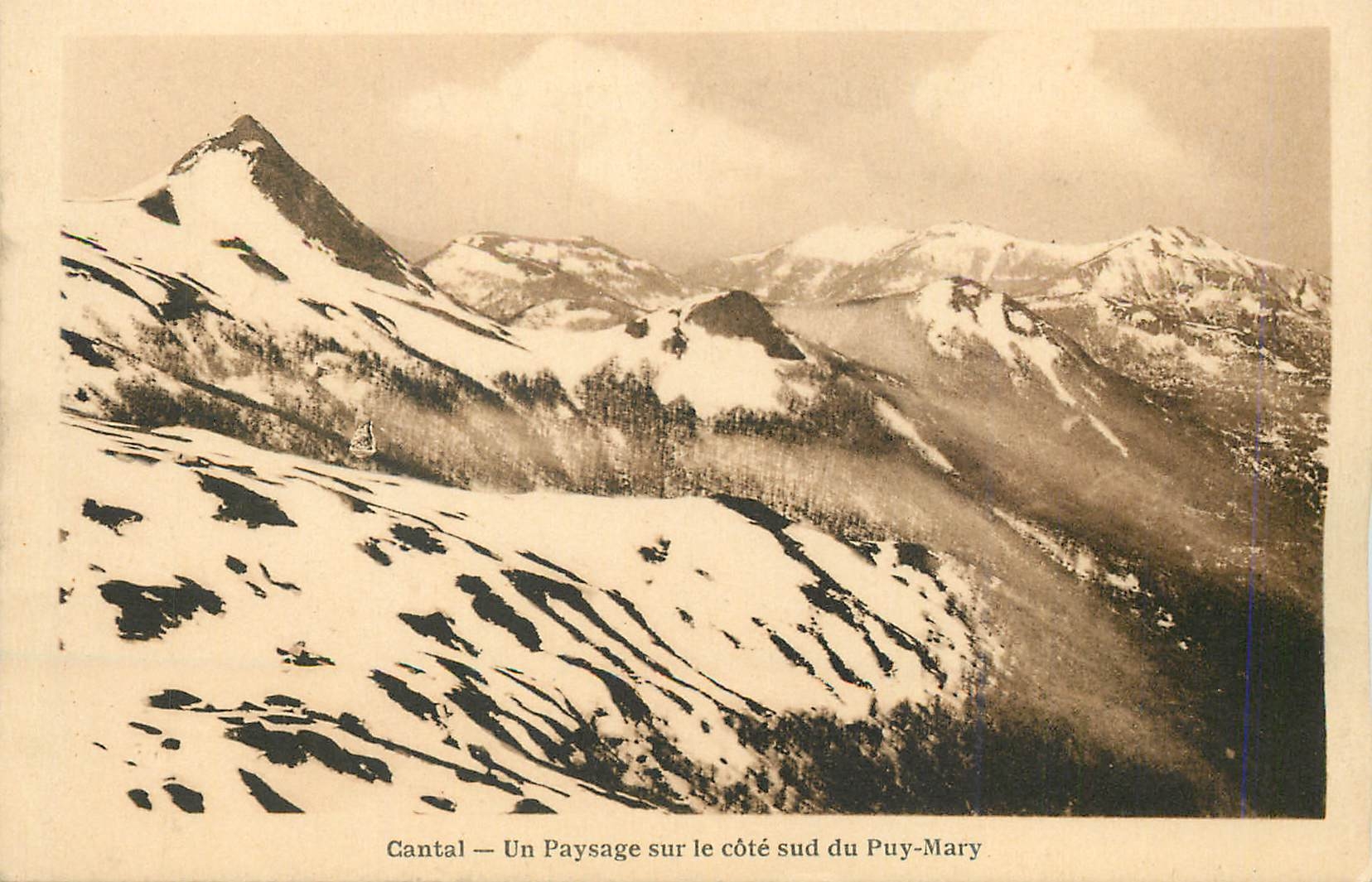 CPA Cantal Un paysage sur le cote sud du Puy Mary 