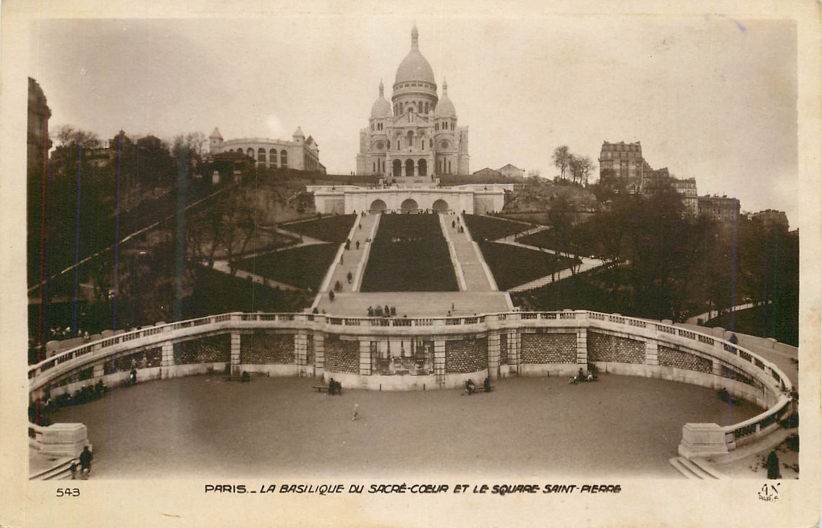 CPA Paris La Basilique du Sacre Coeur et le Square Saint Pierre 