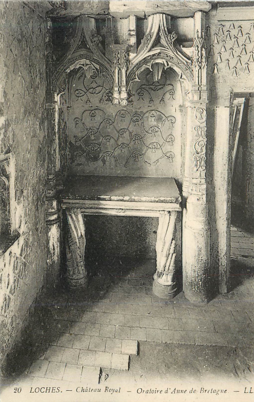 CPA Loches Chateau Royal Oratoire d Anne de Bretagne 