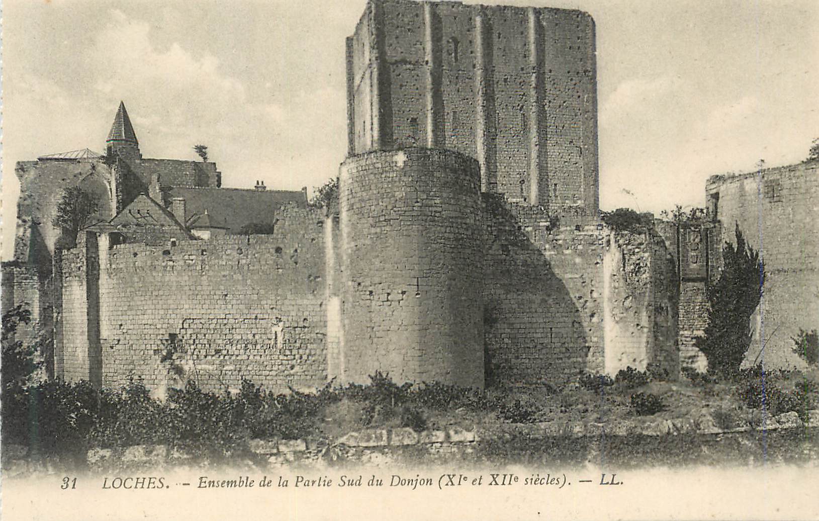 CPA Loches Ensemble de la Partie Sud du Donjon 