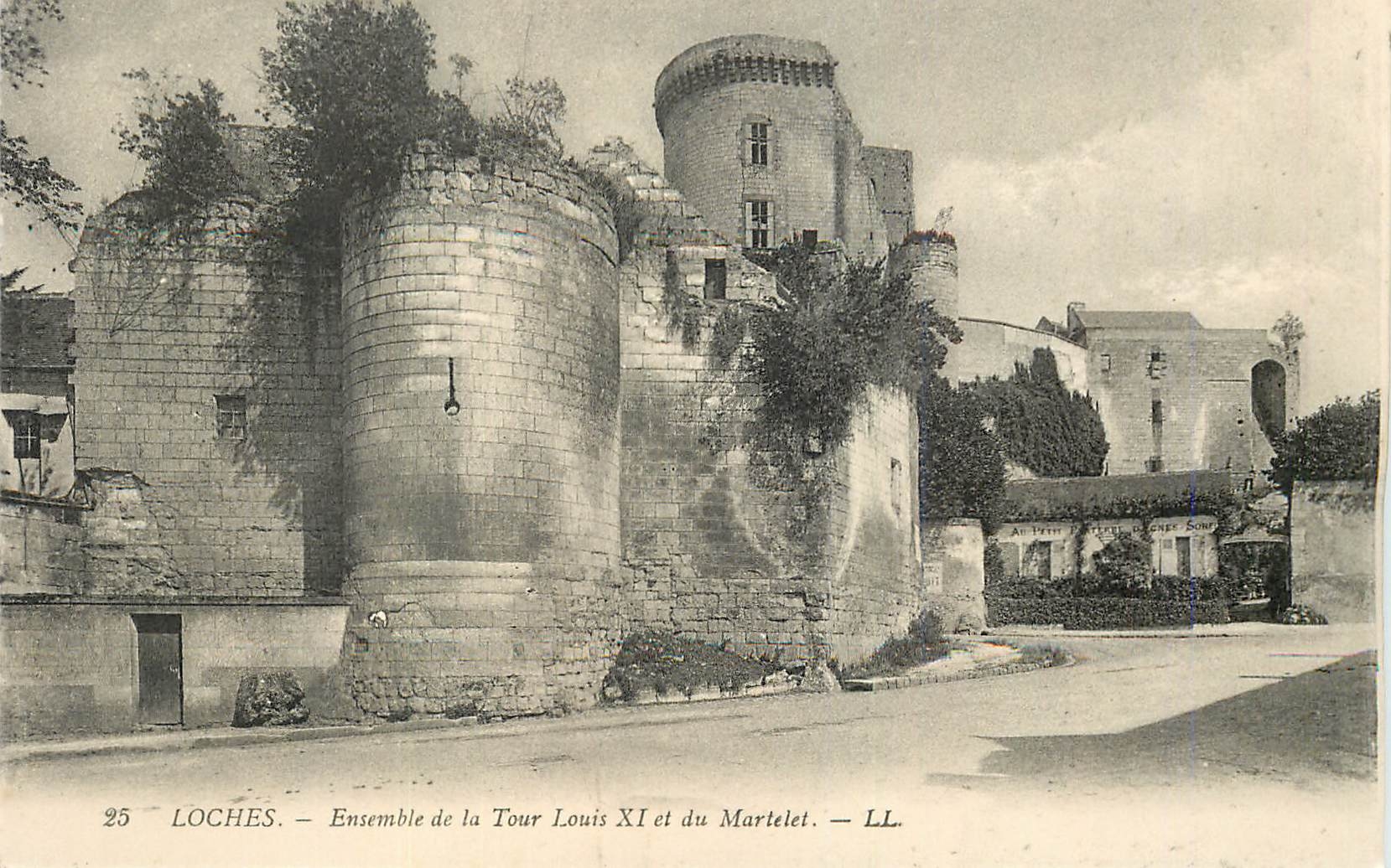 CPA Loches Ensemble de la Tour Louis XI et du Martelet 