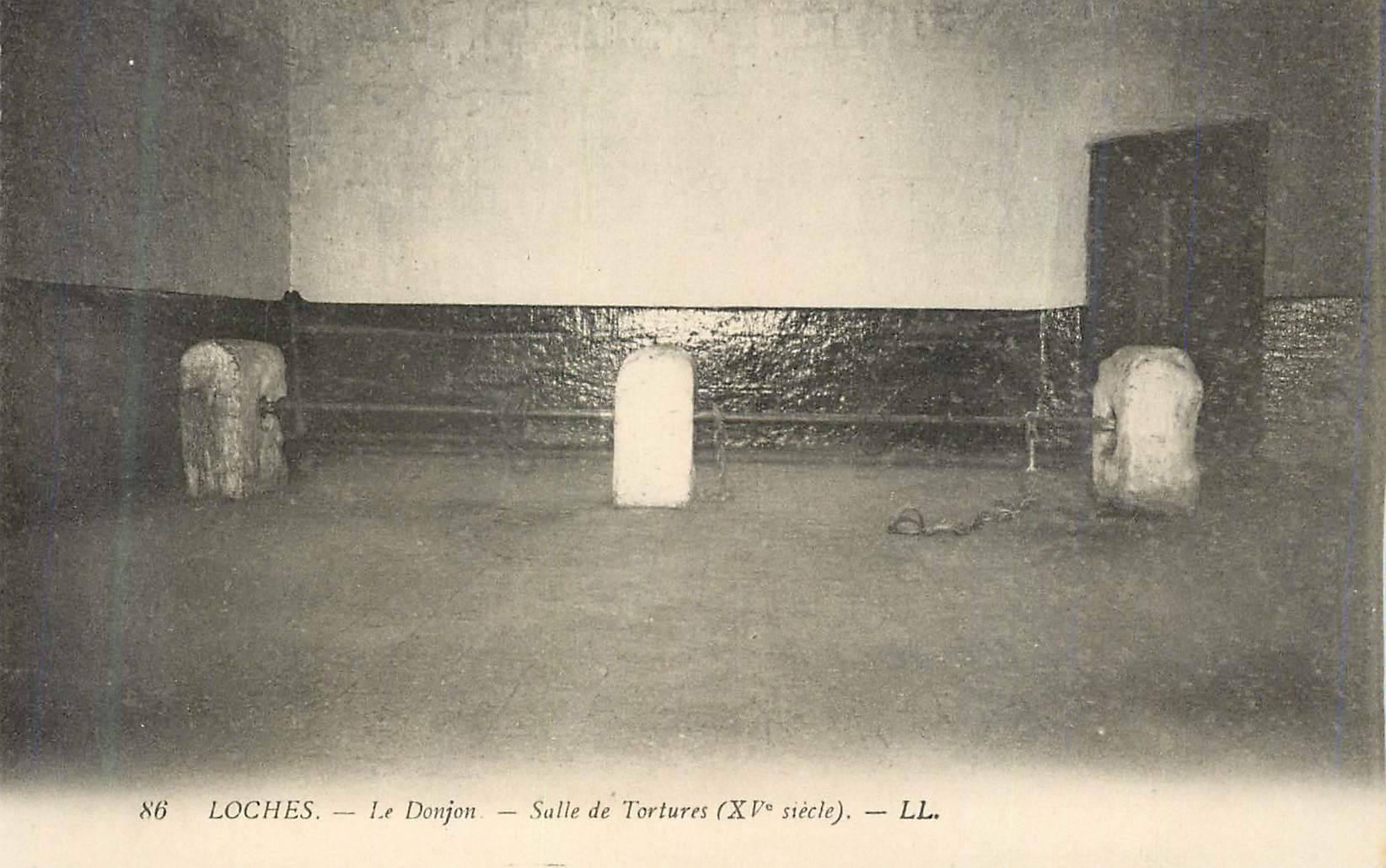 CPA Loches Le Donjon Salle de Tortures 