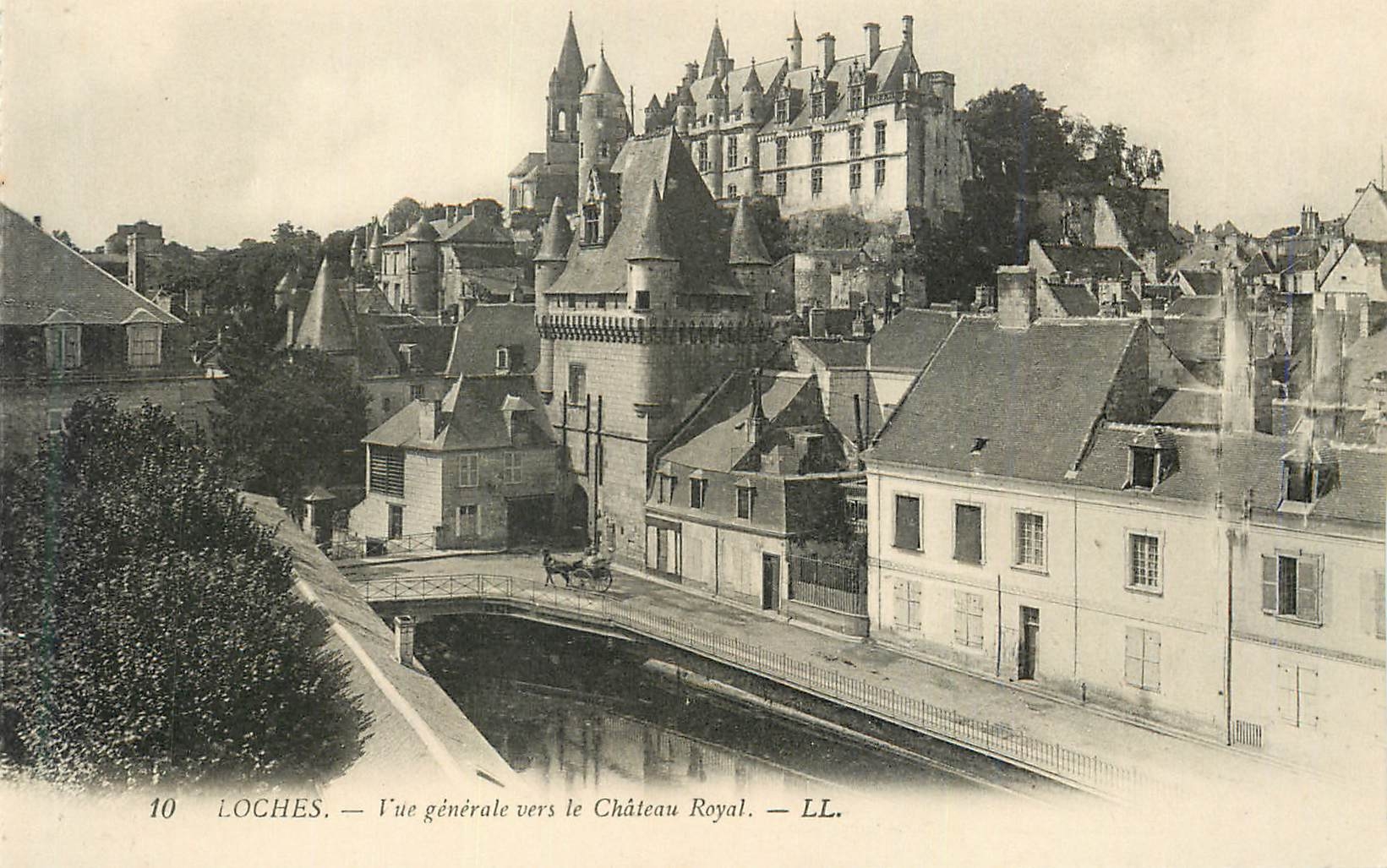 CPA Loches Vue generale vers le Chateau Royal 