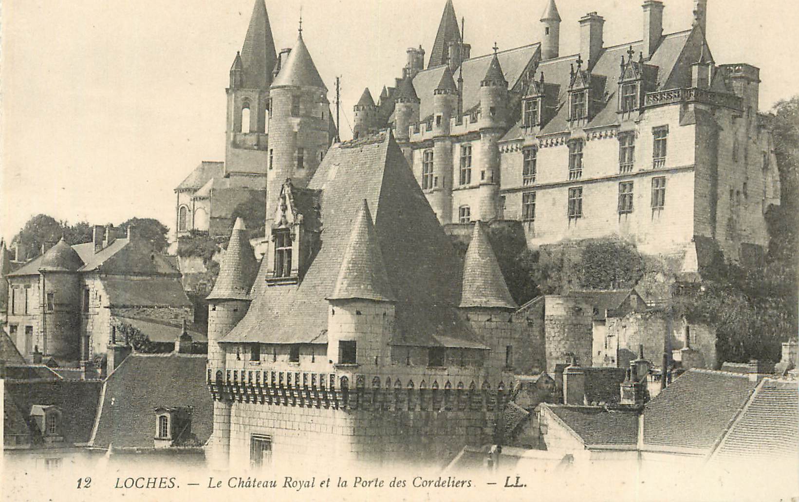CPA Loches Le Chateau Royal et la Porte des Cordeliers 