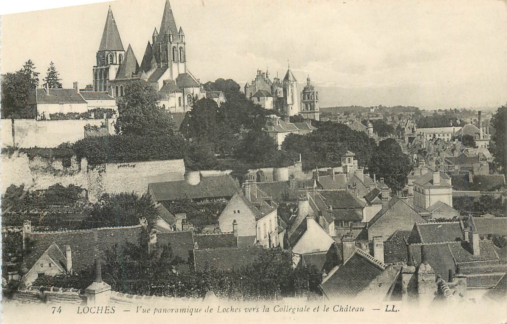 CPA Loches Vue panoramique de Loches vers la Collegiale et le Chateau 