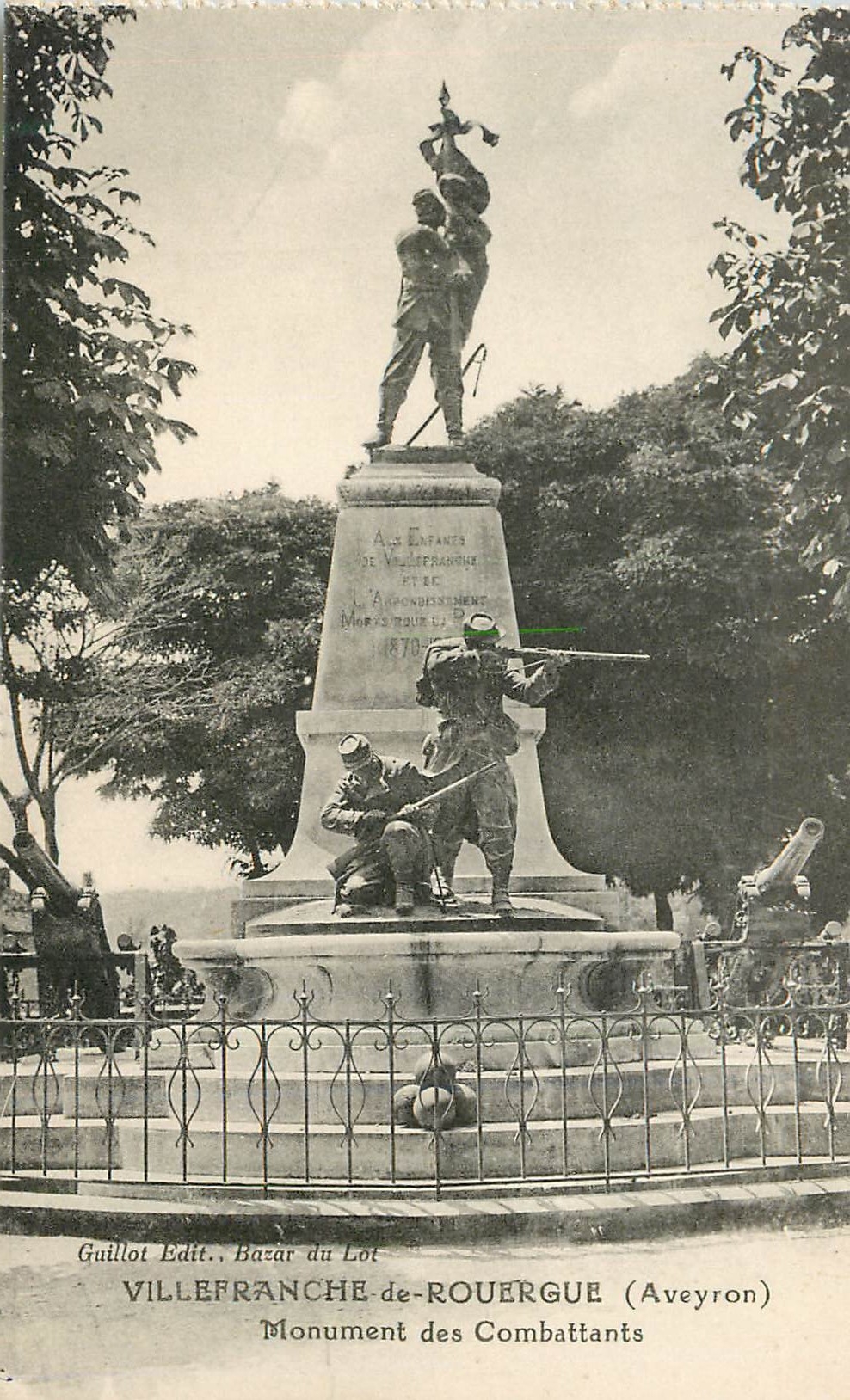 CPA Villefranche de Rouergue Aveyron Monument des Combattants Militaria