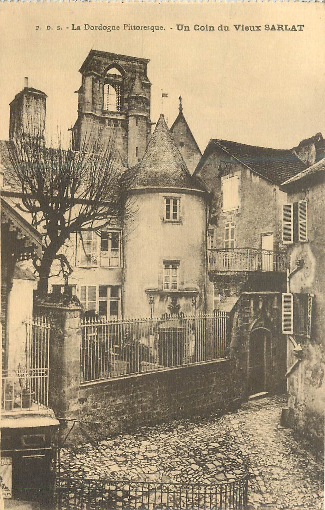 CPA La Dordogne Pittoresque Un coin du vieux Sarlat 