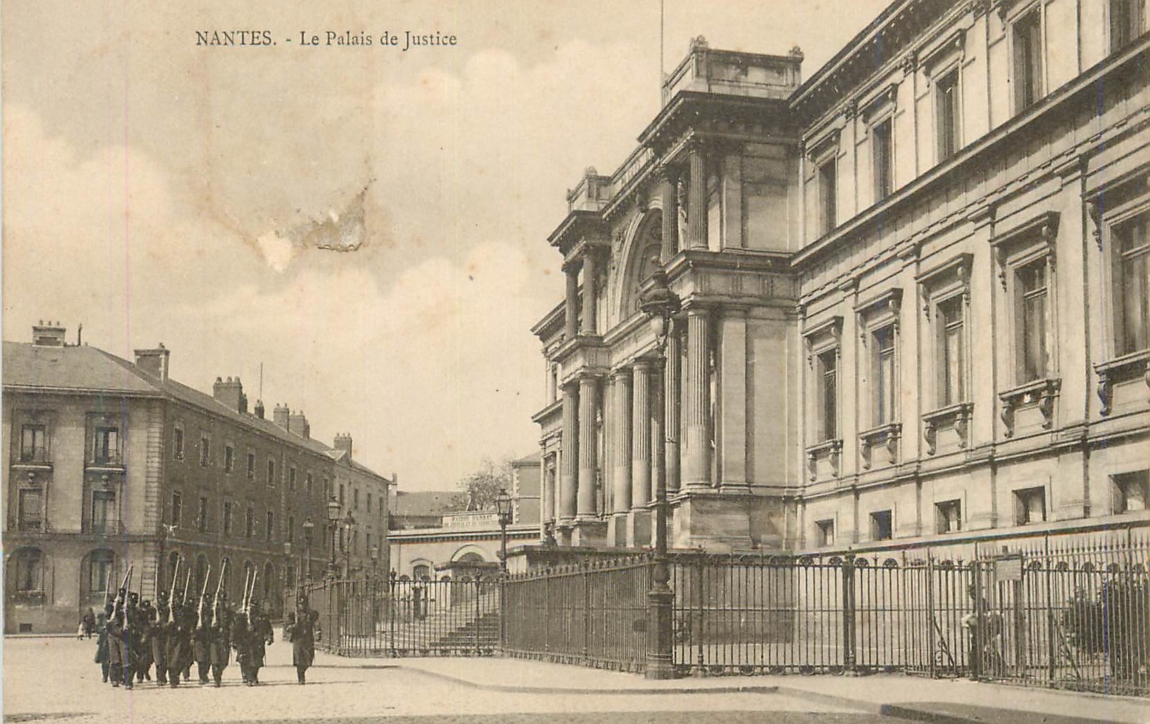 CPA Nantes Le Palais de Justice Militaria