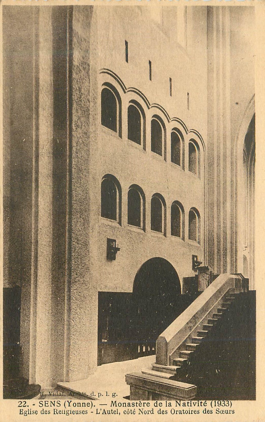 Sens (Yonne) — Monastère de la Nativité (1933) — Église des Religieuses — L'Autel, côté Nord des Oratoires des Sœurs — H. Vidal, Arch. d.p.l.g.