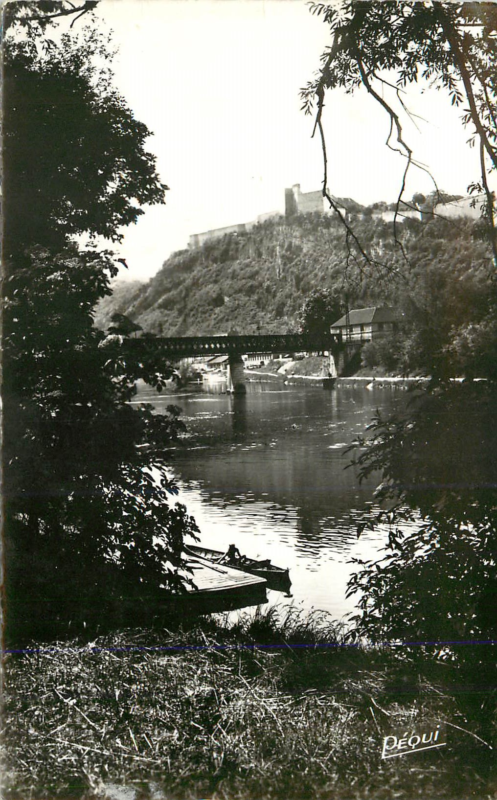 CPM Besancon les Bains Doubs La Citadelle vue de Port Joint 