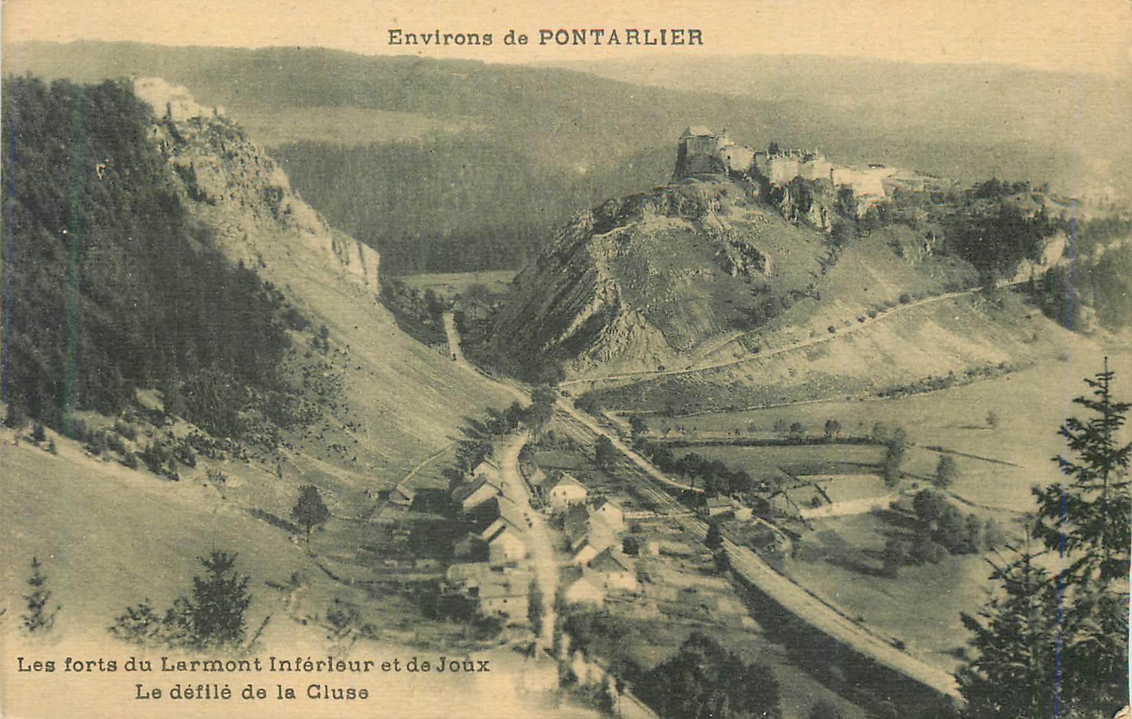 CPA Environs de Pontarlier Les forts du Larmont inferieur et de Joux La defile de la Cluse 