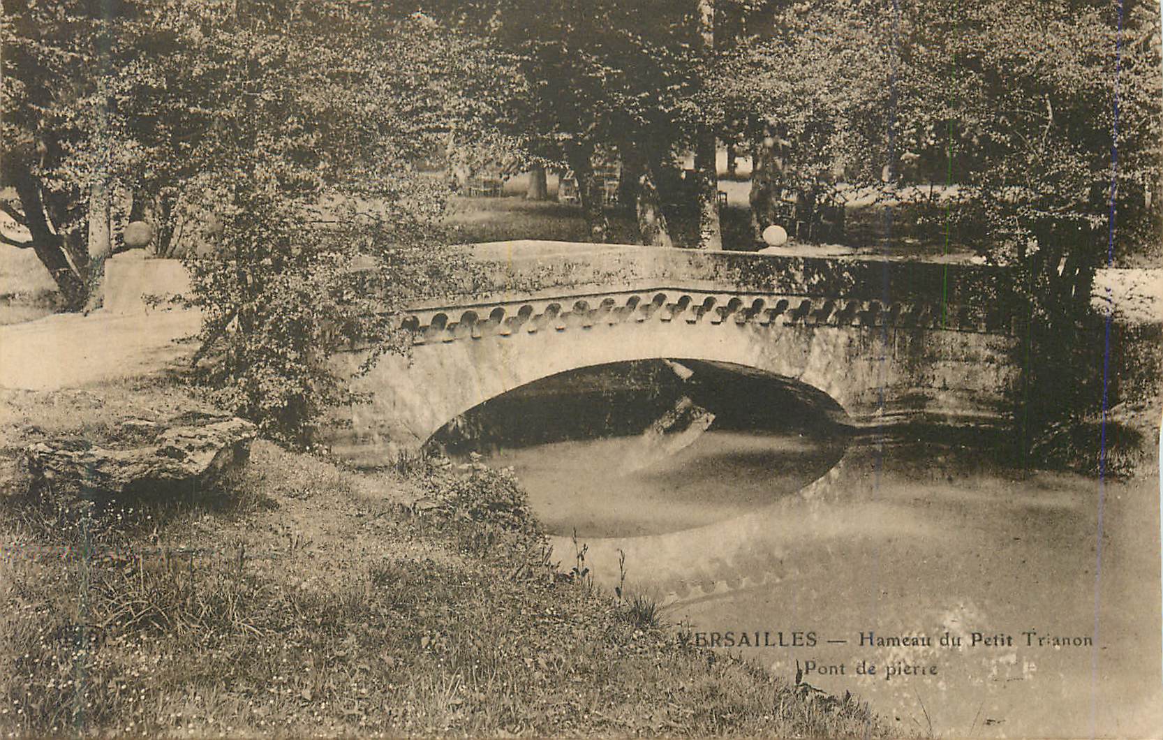 CPA Versailles Hameau du Petit Trianon Pont de pierre 