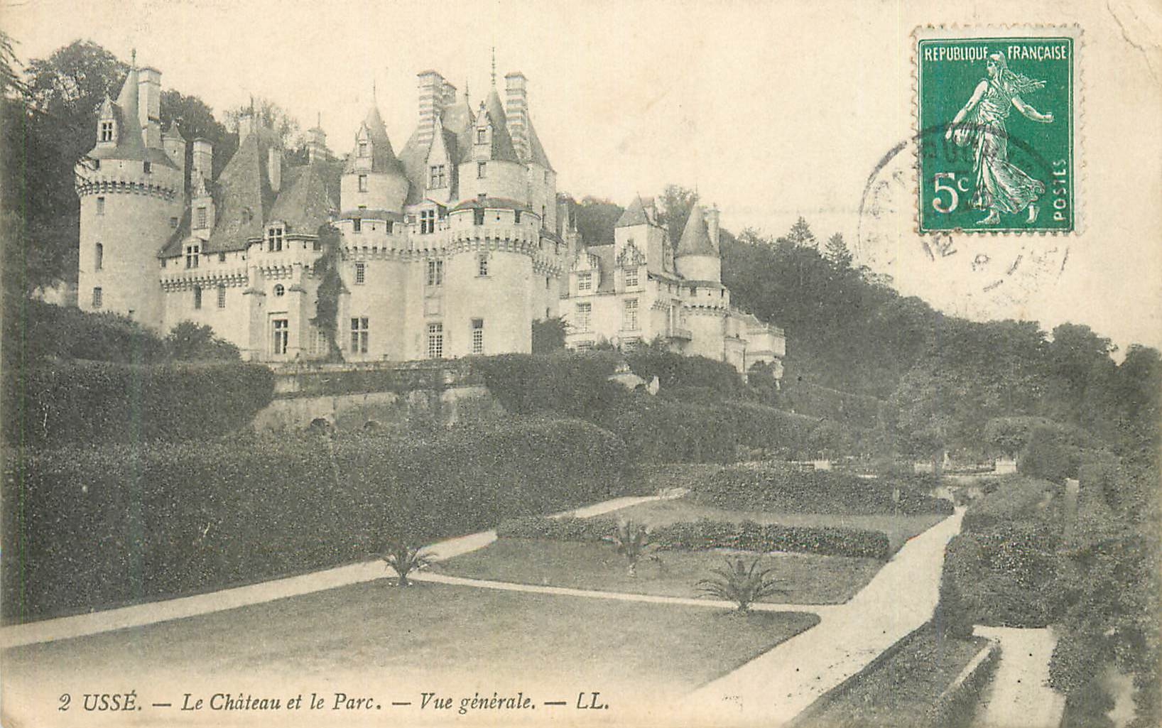 CPA Usse Le Chateau et le Parc Vue generale 