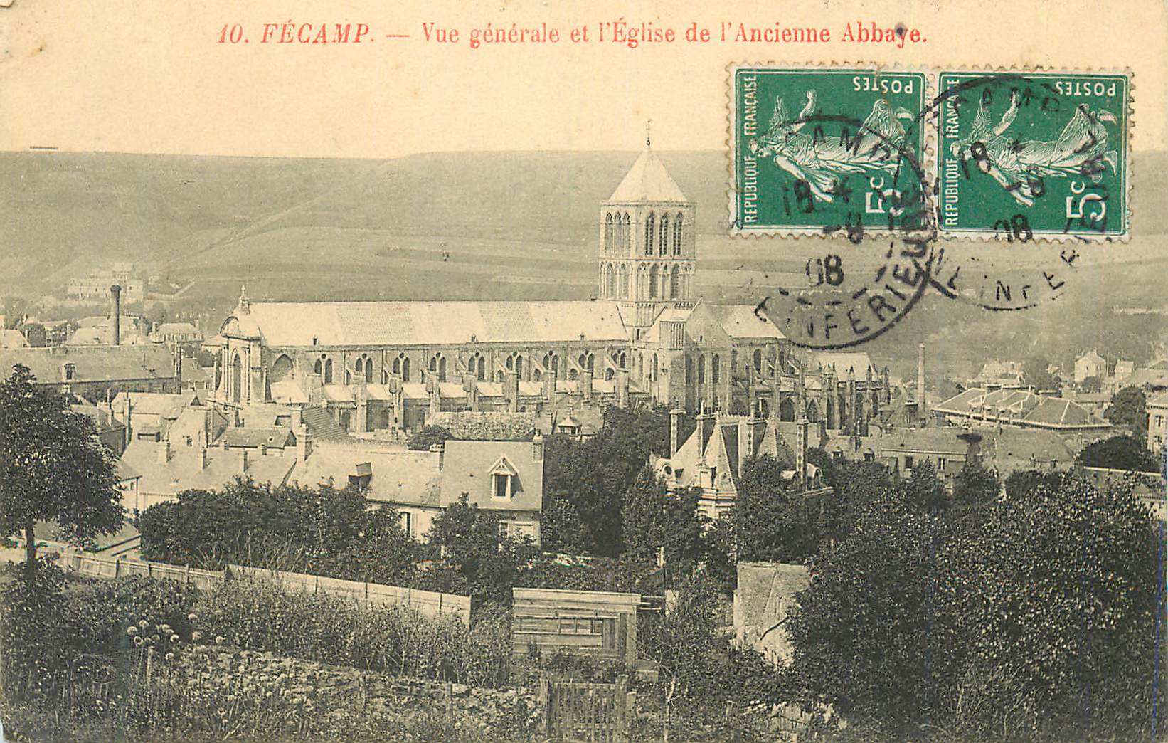 CPA Fecamp Vue generale et l Eglise de l Ancienne Abbaye 