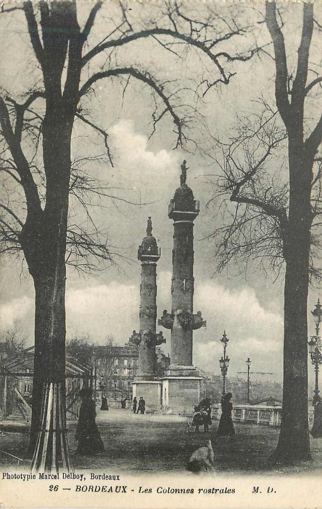 CPA Bordeaux Les Colonnes rostrales 