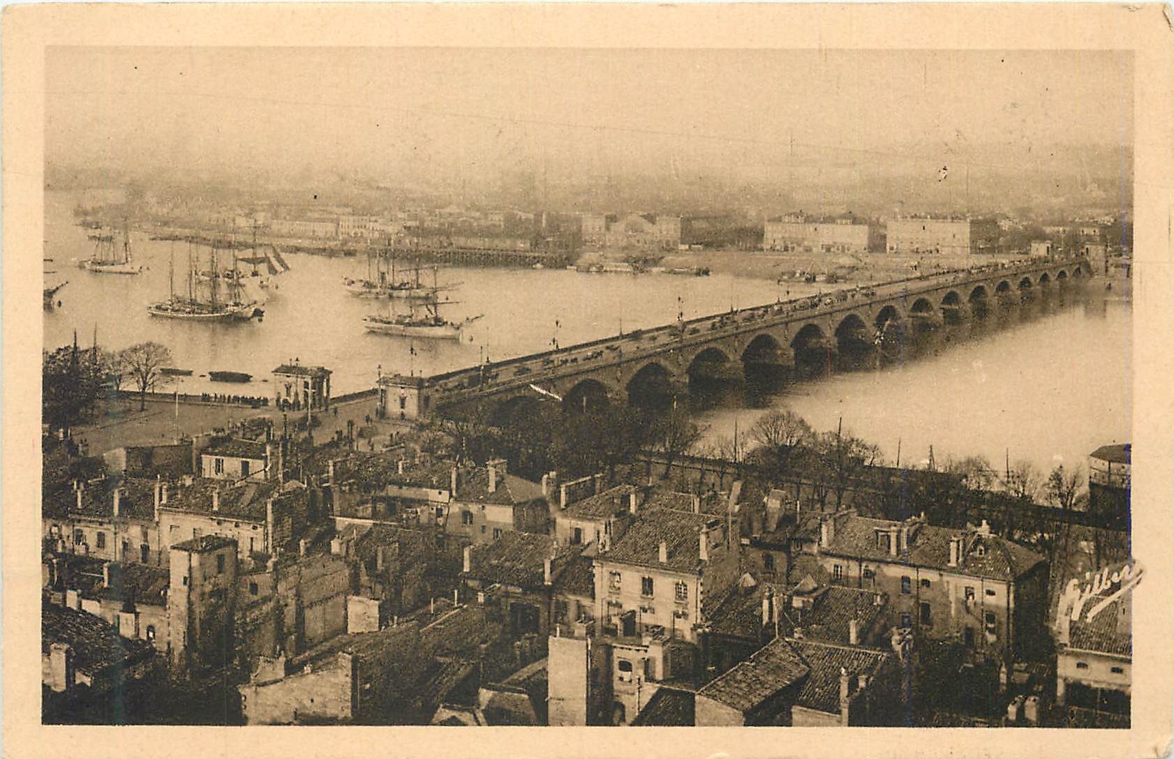 CPA Bordeaux Panorama pris de la tour St Michel 