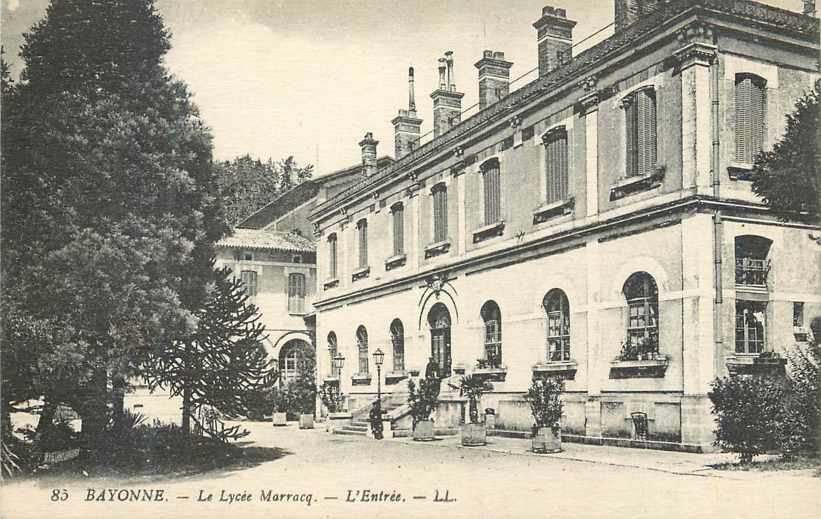 CPA Bayonne Le Lycee Marracq L Entree 