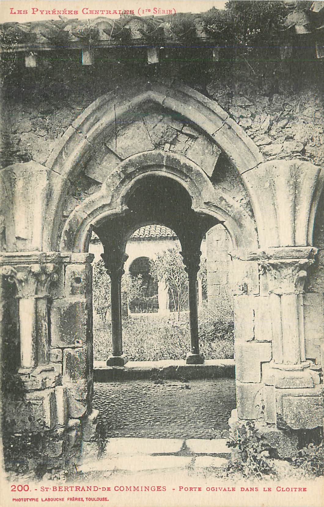 CPA St Bertrand de Comminges Porte ogivale dans le cloitre 