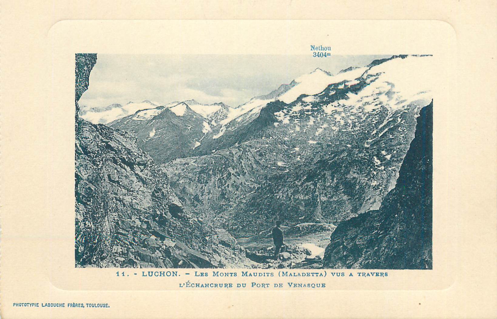 CPA Luchon Les Monts Maudits Maladetta vus a travers L Echanrure du Port de Venasque 