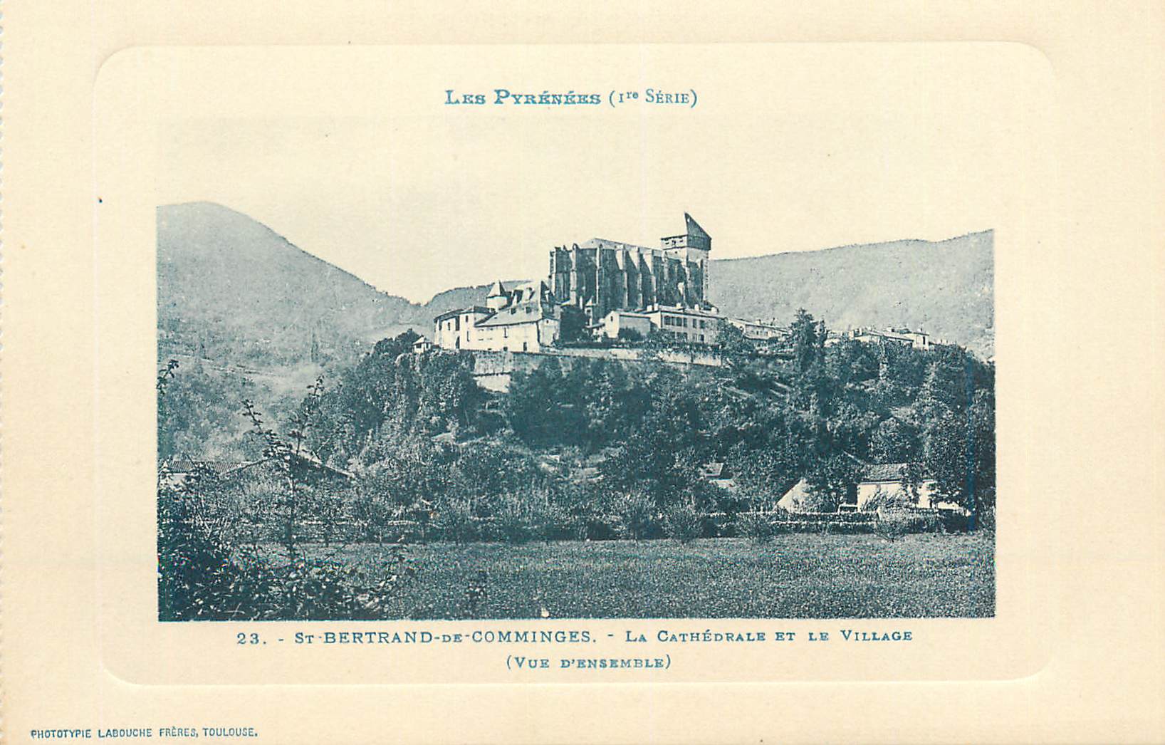 CPA St Bertrand de Comminges La Cathedrale et le Village Vue d ensemble 