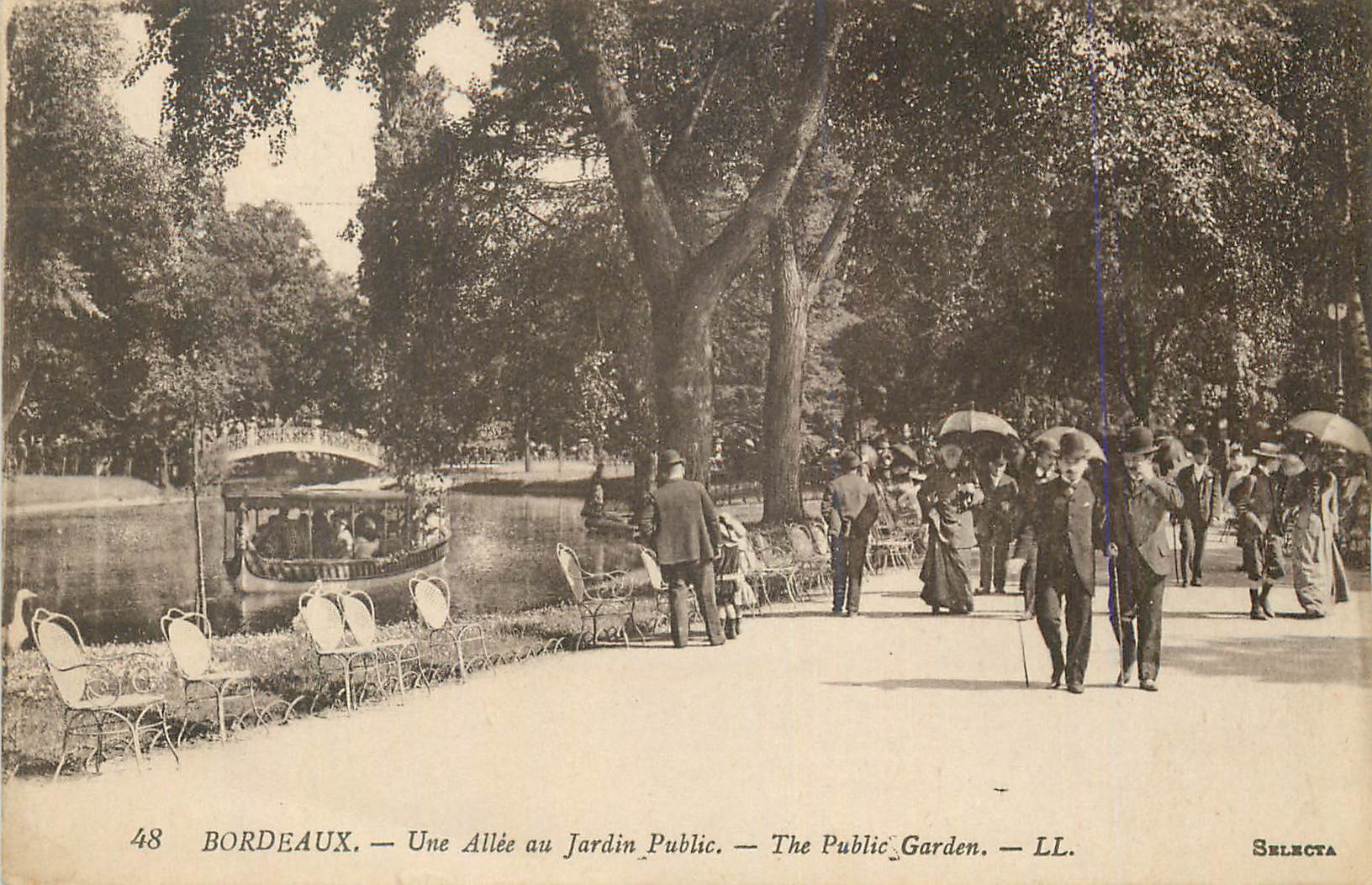 CPA Bordeaux Une allee au Jardin Public Bateau
