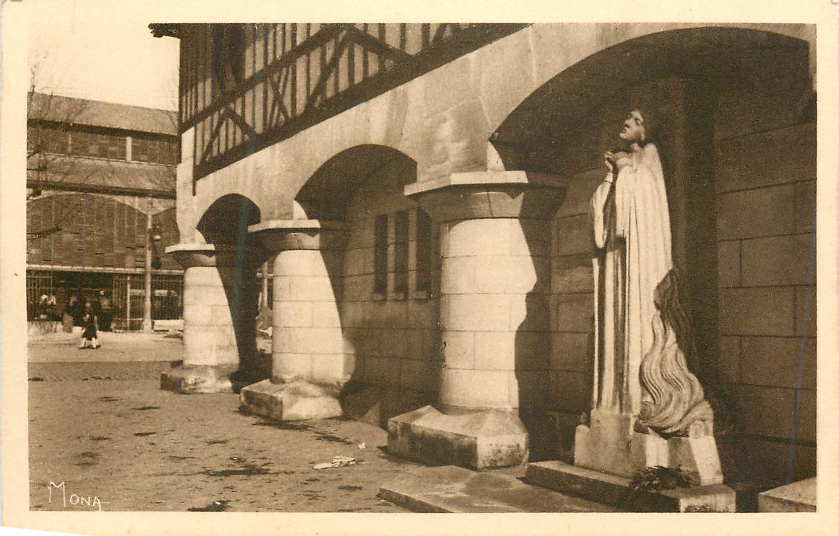 CPA Rouen La Ville Musse Statue de Jeanne d Arc 