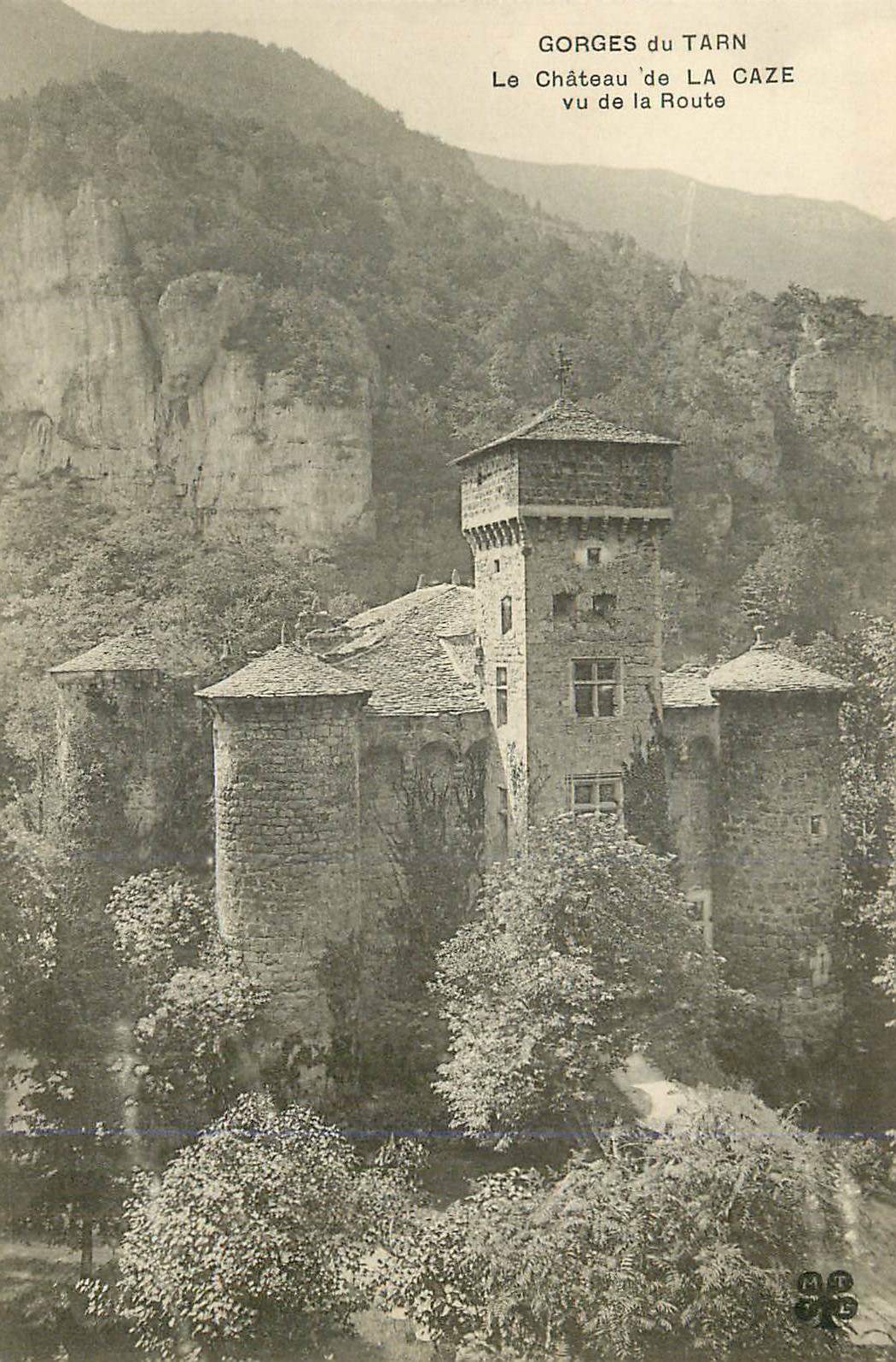 CPA Gorges du Tarn Le Chateau de la Caze vu de la Route 