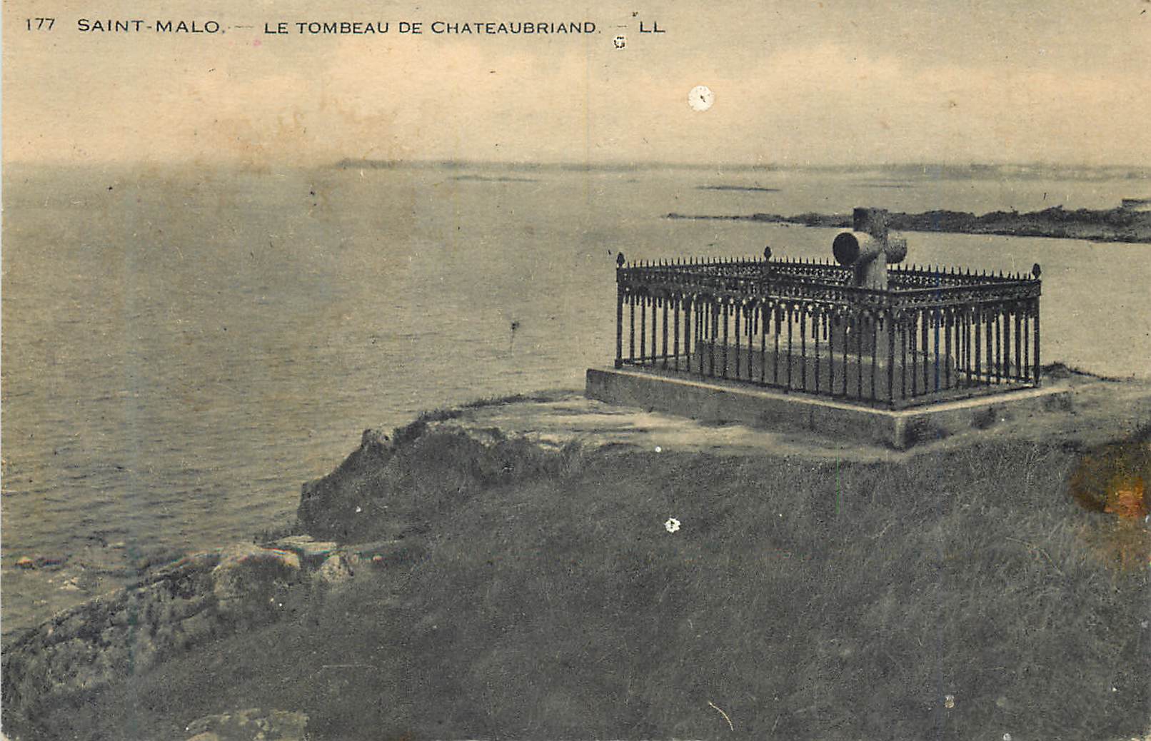 Saint-Malo — El mausoleo de Chateaubriand — LL, n° 177
