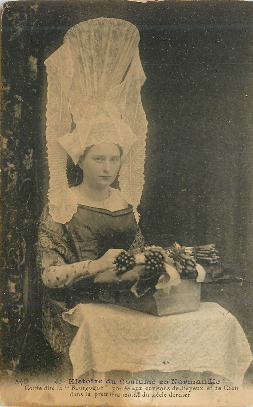 CPA Historie du Costume en Normandie 
