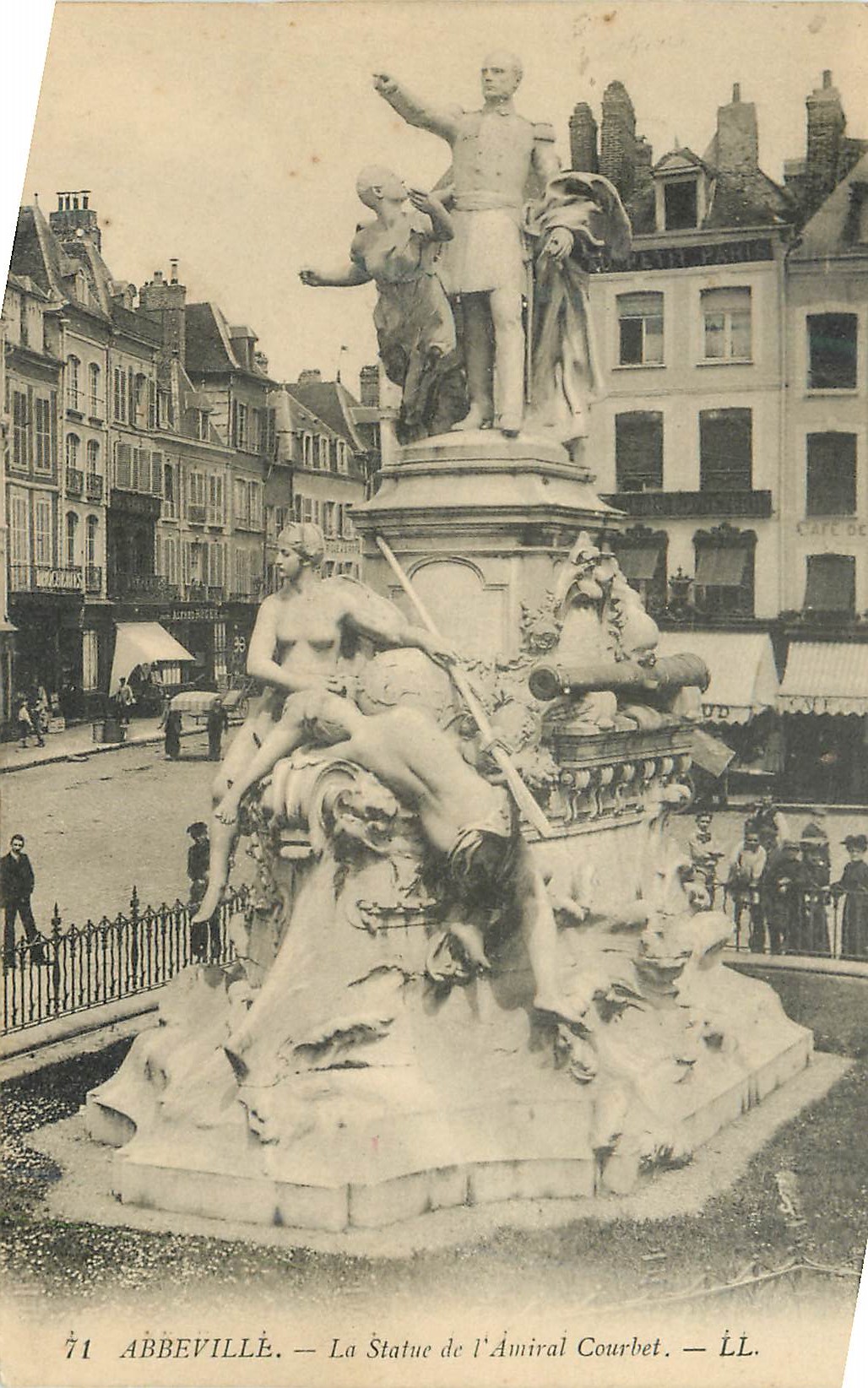 CPA Abbeville La Statue de l Admiral Courbet 