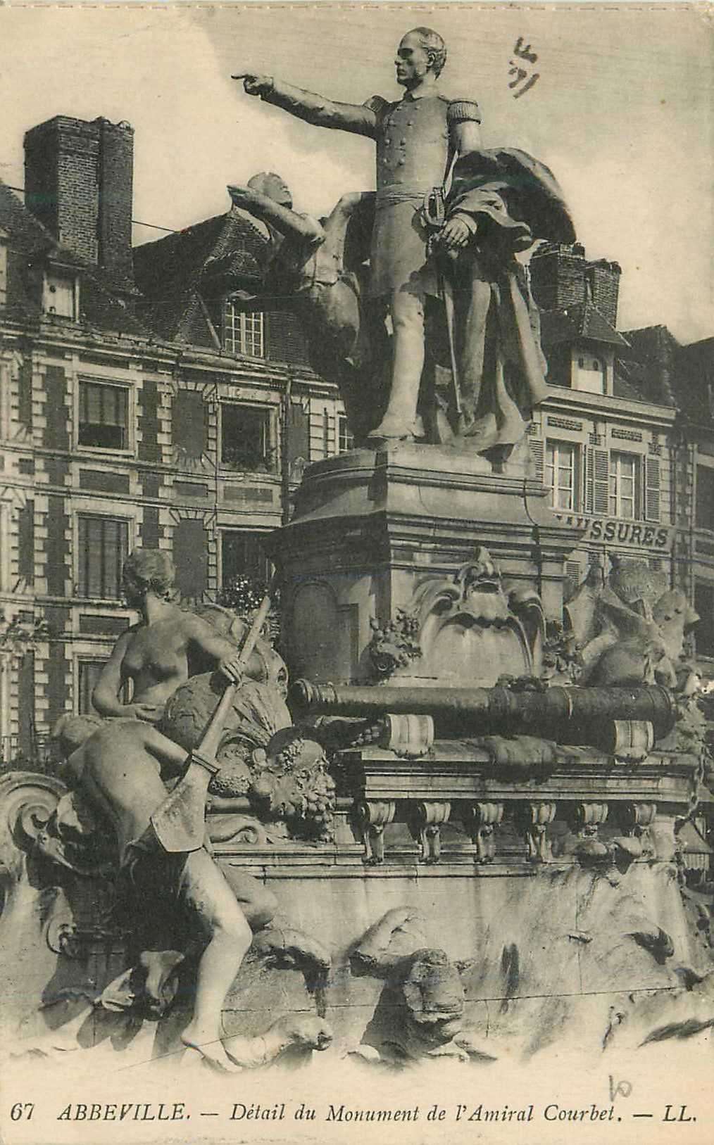 Abbeville — Détail du Monument de l'Amiral Courbet — LL. n° 67