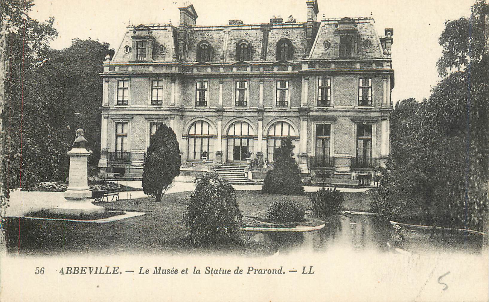 CPA Abbeville Le Musee et la Statue de Prarond 