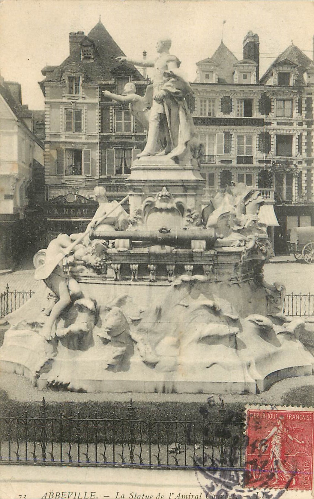 CPA Abbeville La Statue de l Amiral 
