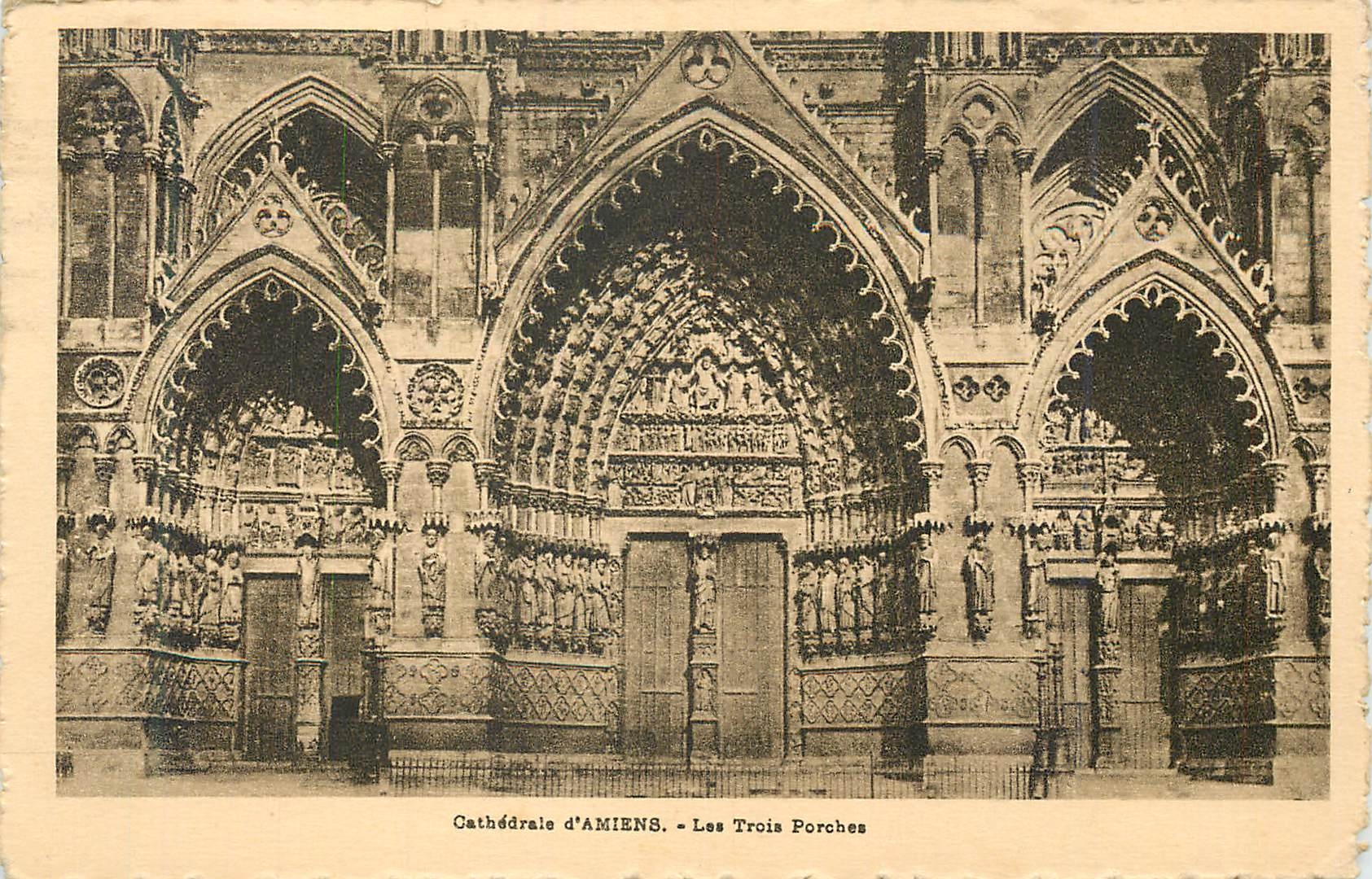 CPA Cathedrale d Amiens Les Trois Porches 