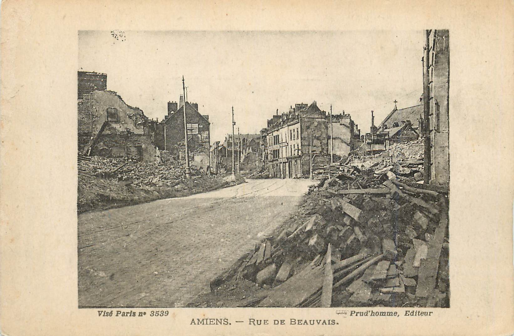 CPA Amiens Rue de Beauvais Militaria