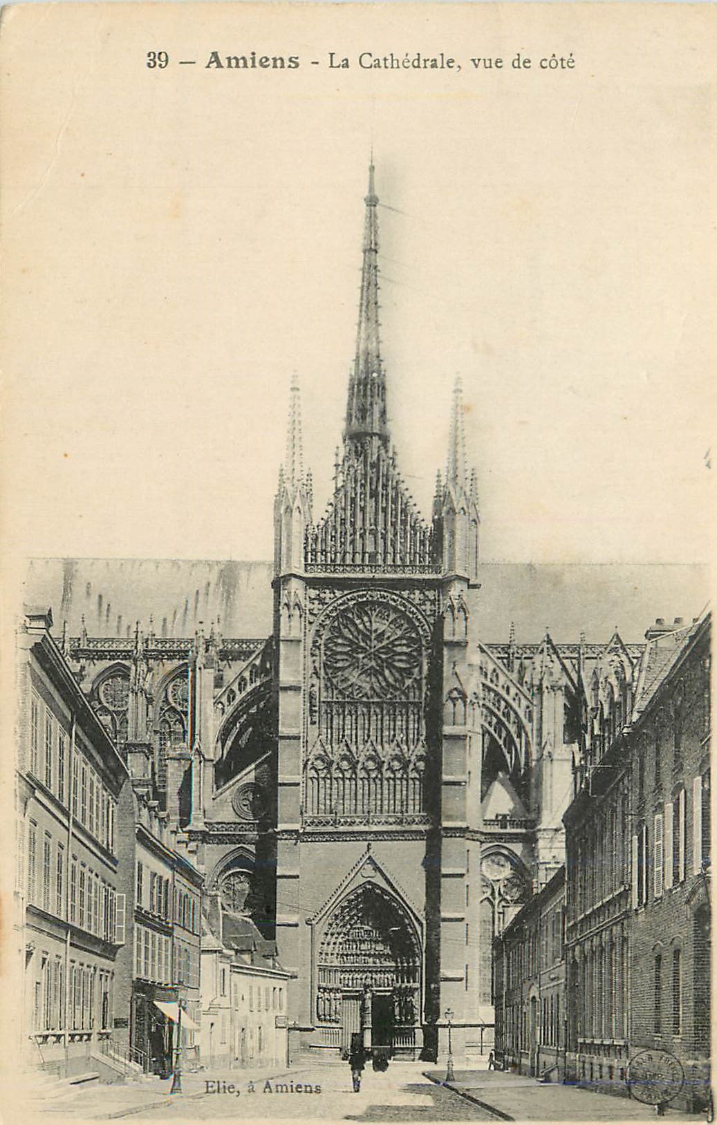 CPA Amiens La Cathedrale vue de cote 