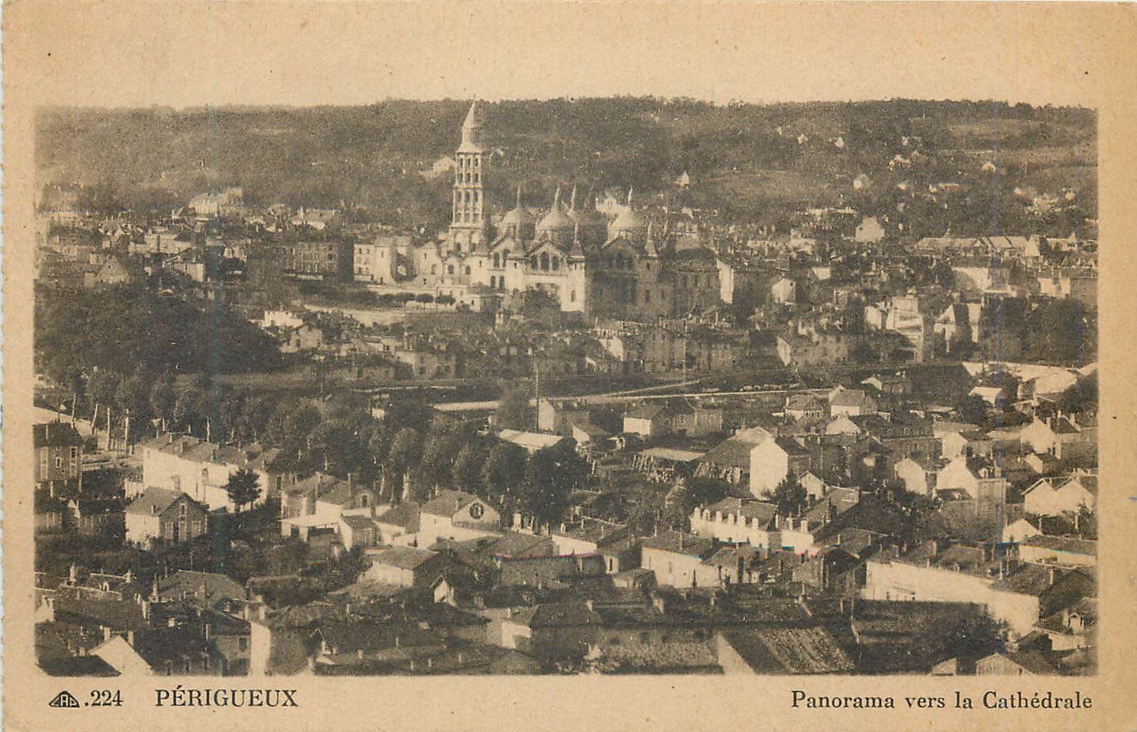 CPA Perigeux Panorama vers la Cathedrale 