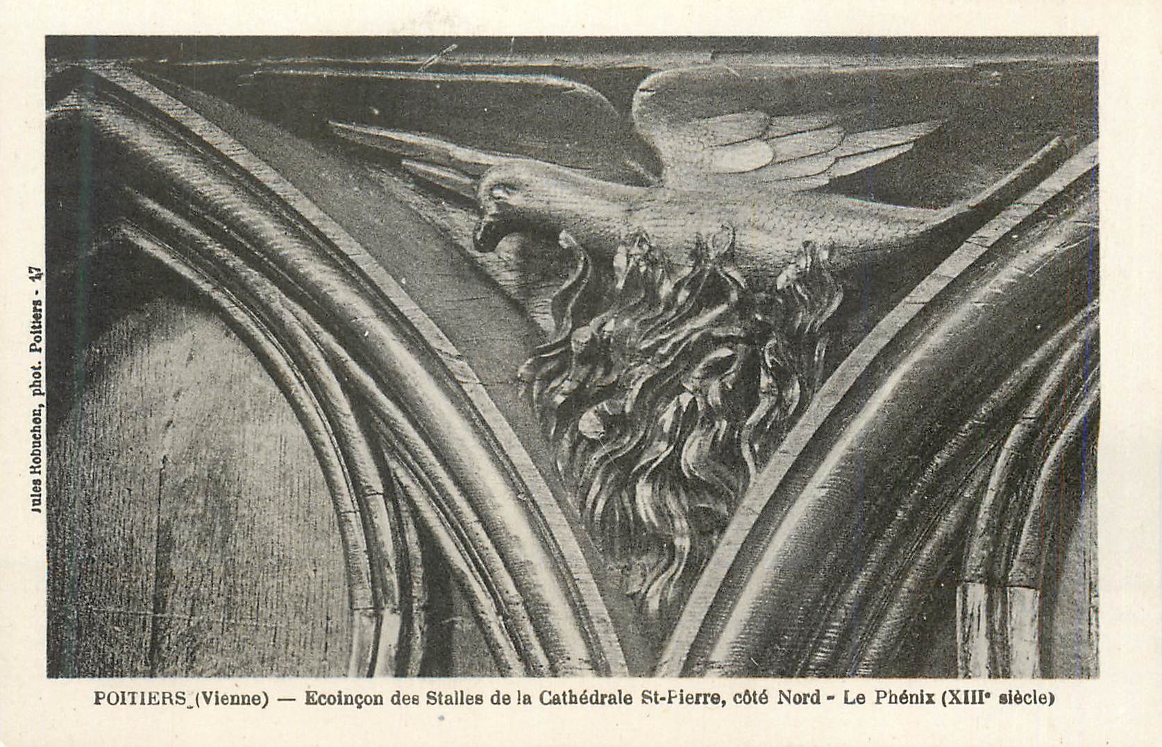 Poitiers (Vienne) — Ecoinçon des Stalles de la Cathédrale St-Pierre, côté Nord — Le Phénix (XIIIe siècle)
