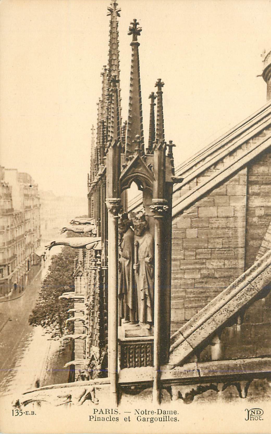 CPA Paris Notre Dame Pinacles et Gargouilles 