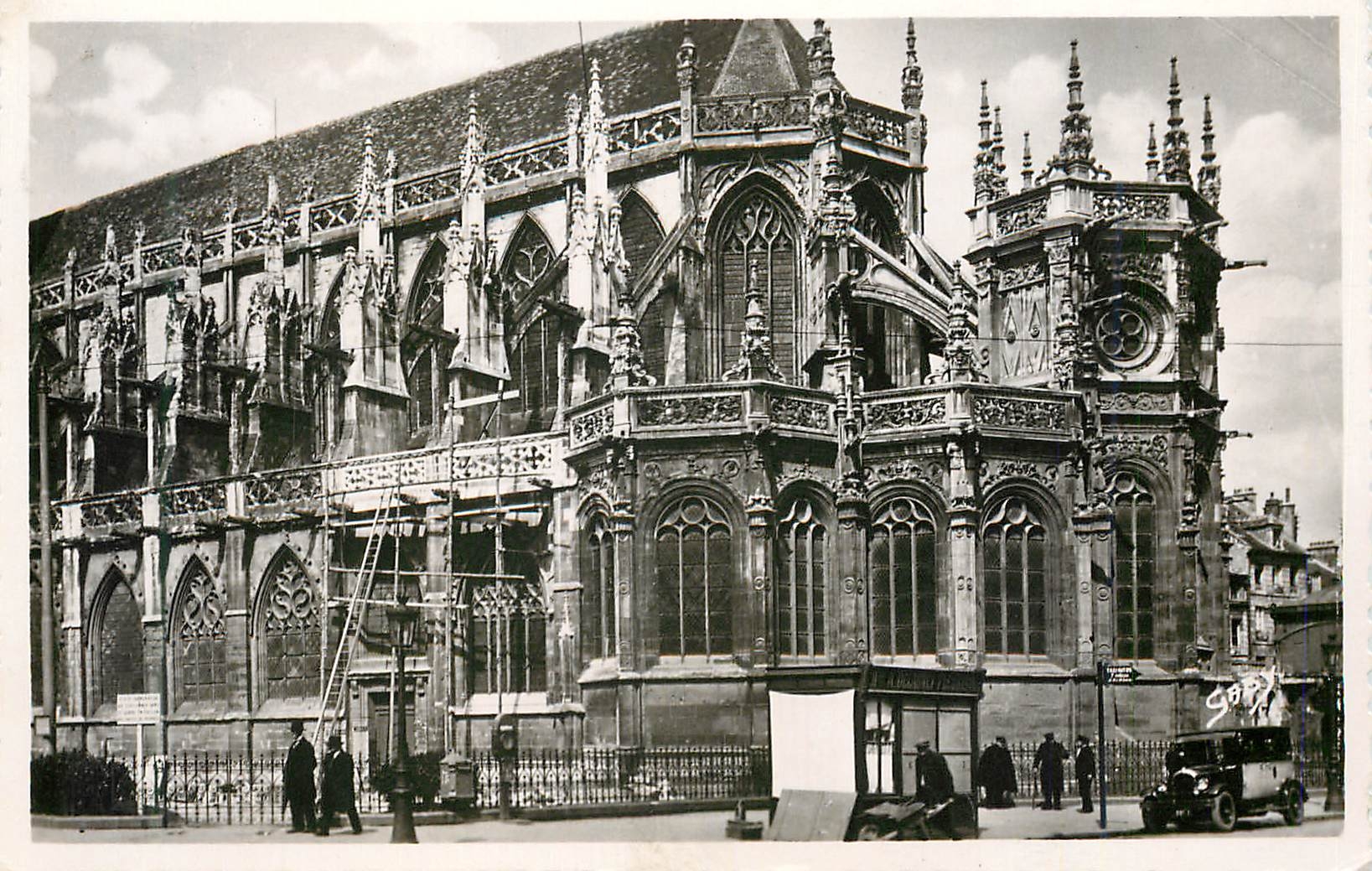 CPM Caen Calvados Abside de l Eglise Saint Pierre 