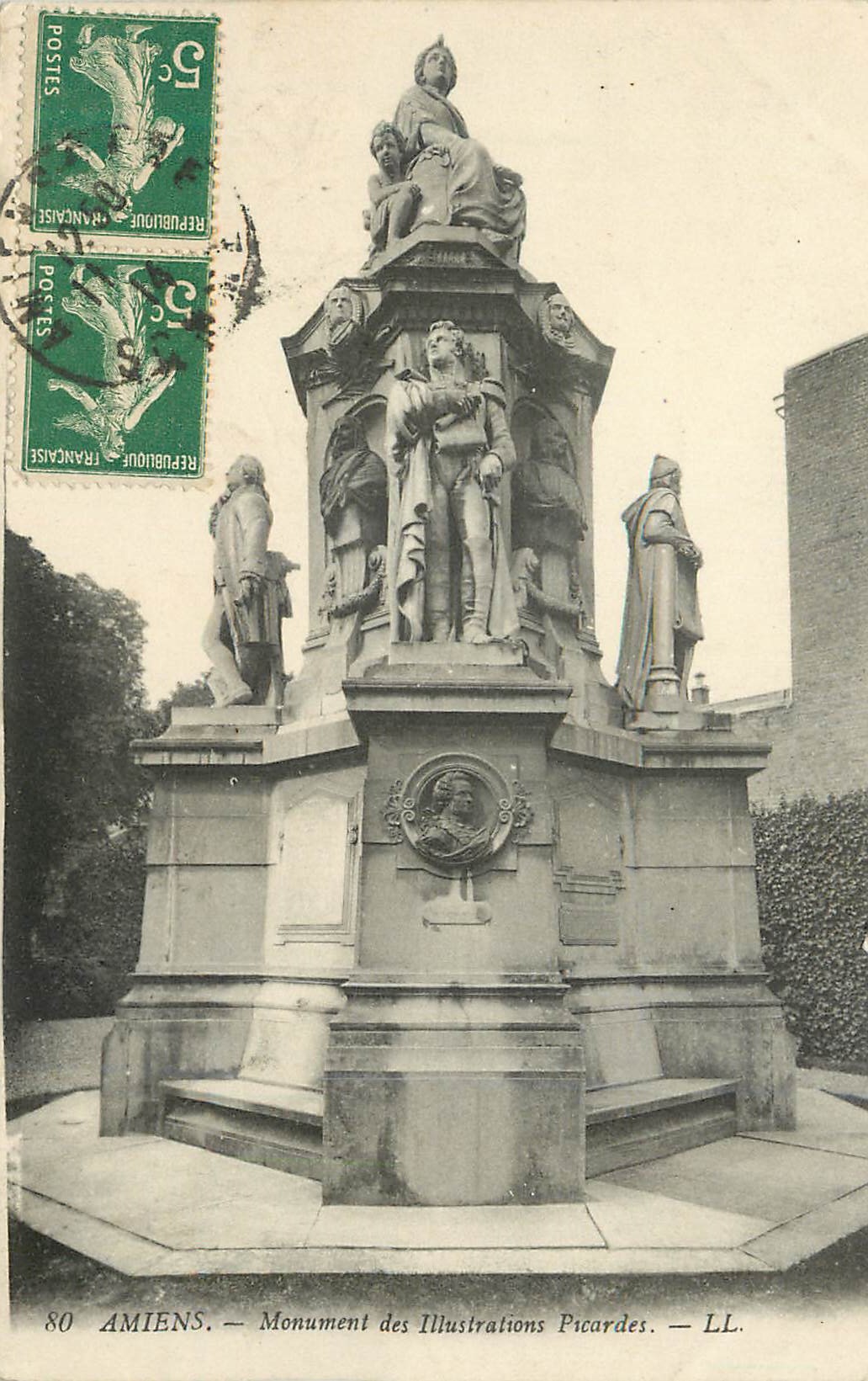 CPA Amiens Monument dese Illustrations Picardes 