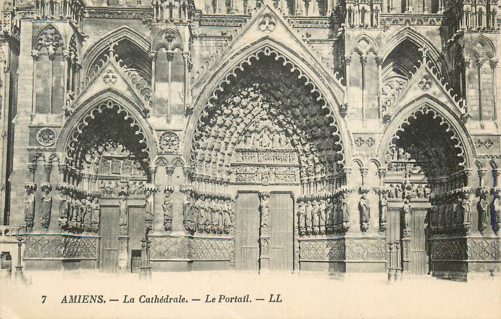 CPA Amiens La Cathedrale Le Portail 